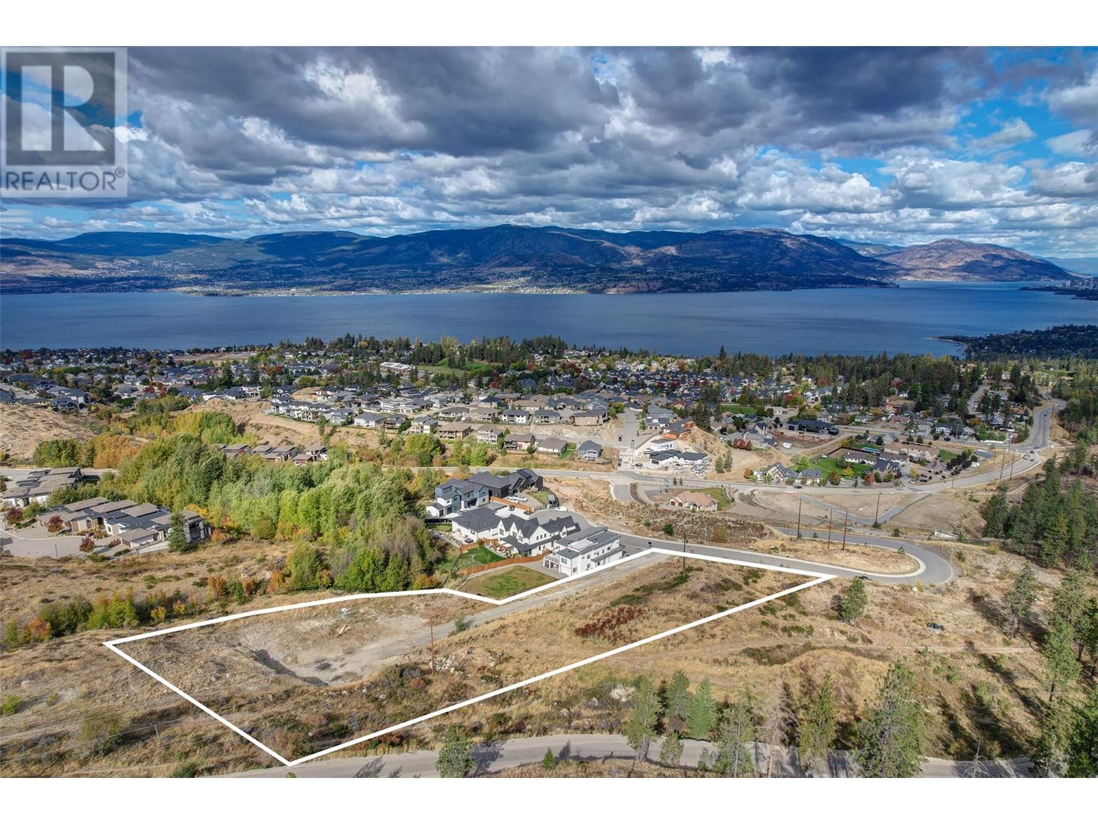 Property at 602 Trumpeter Road image 4