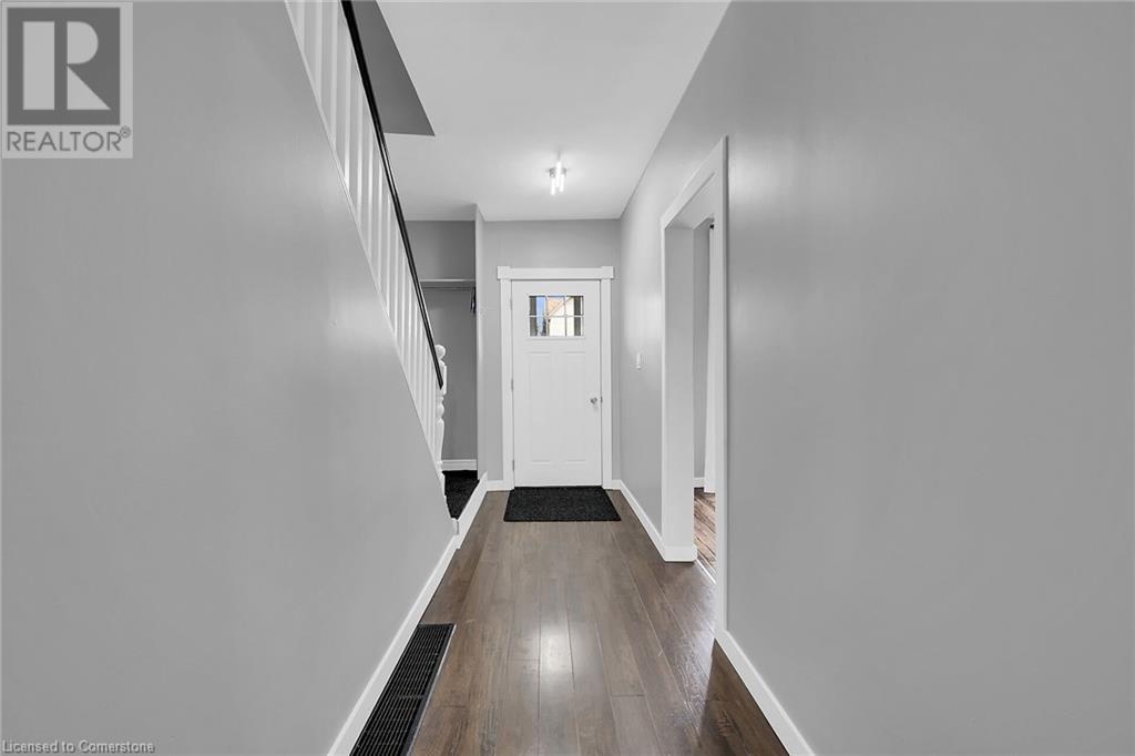 Property at 18 KEITH Street image 3
