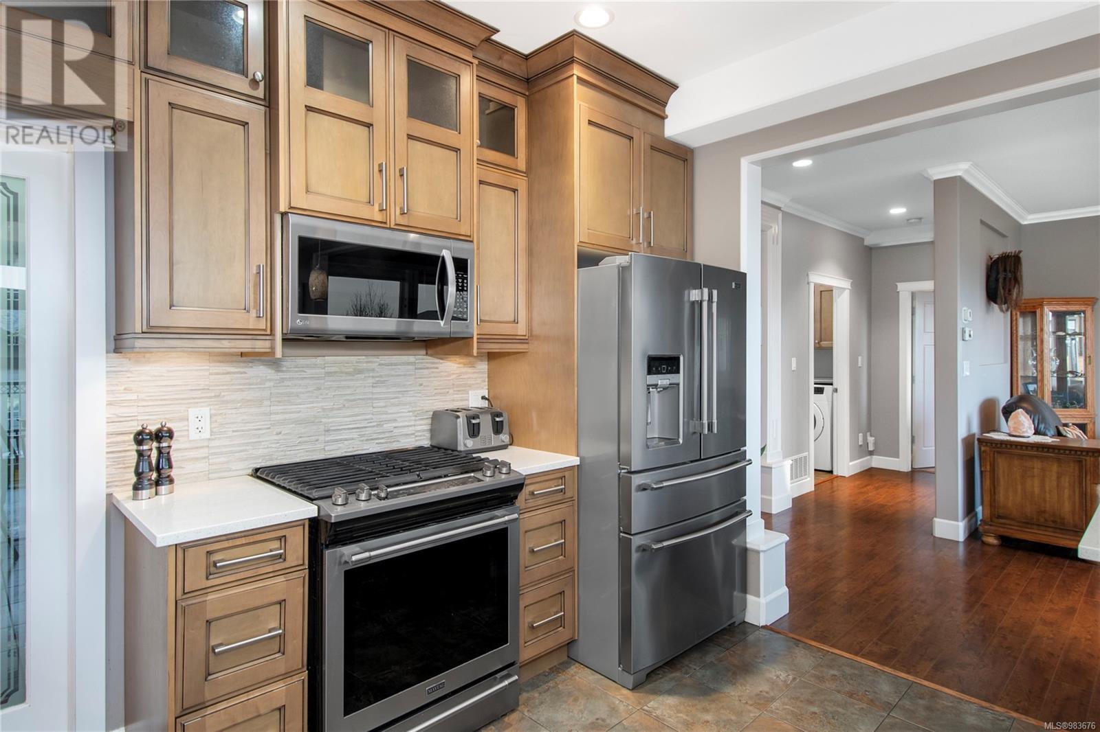 Property at 632 Nodales Dr image 5