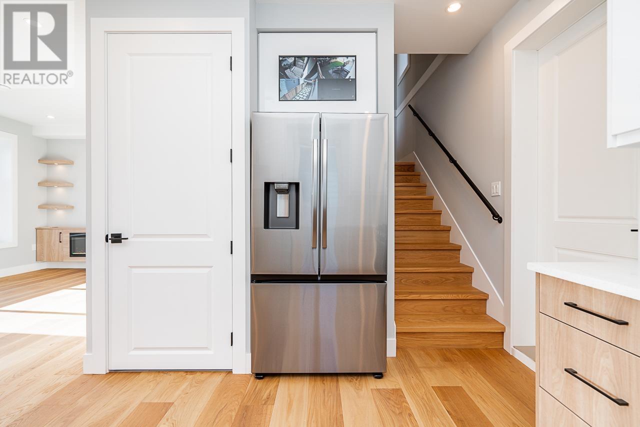 2705 Dundas Street, Vancouver, British Columbia  V5K 3L9 - Photo 9 - R2983989