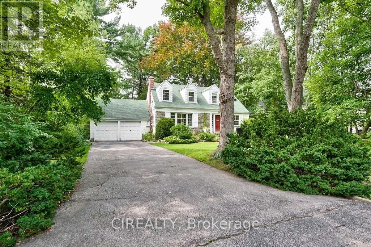 89 Pinewood Trail, Mississauga, Ontario  L5G 2L2 - Photo 3 - W12062995