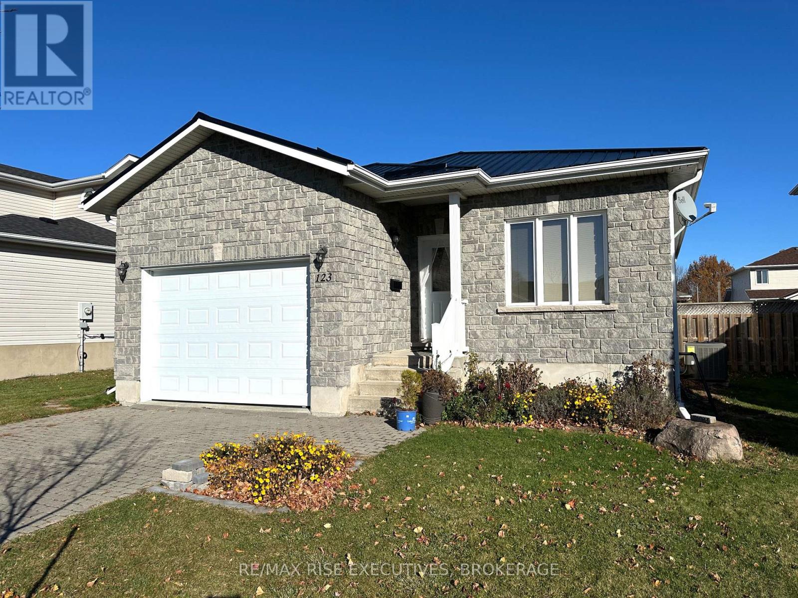 Property at 123 MACDOUGALL DRIVE image 1