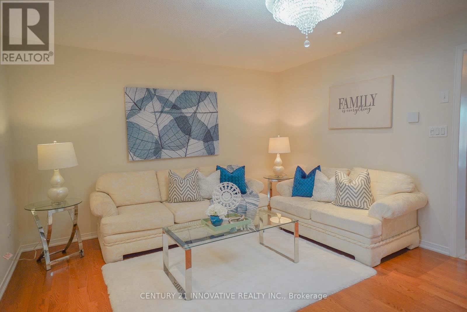 Property at 121 REVELSTOKE CRESCENT image 4