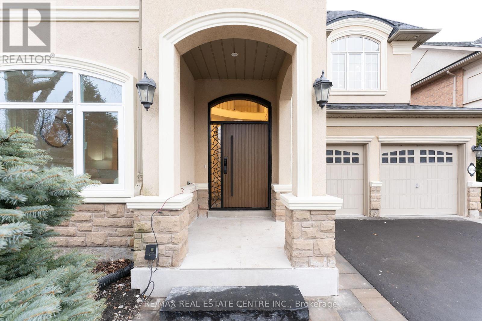 Property at 3352 PETRIE WAY image 3