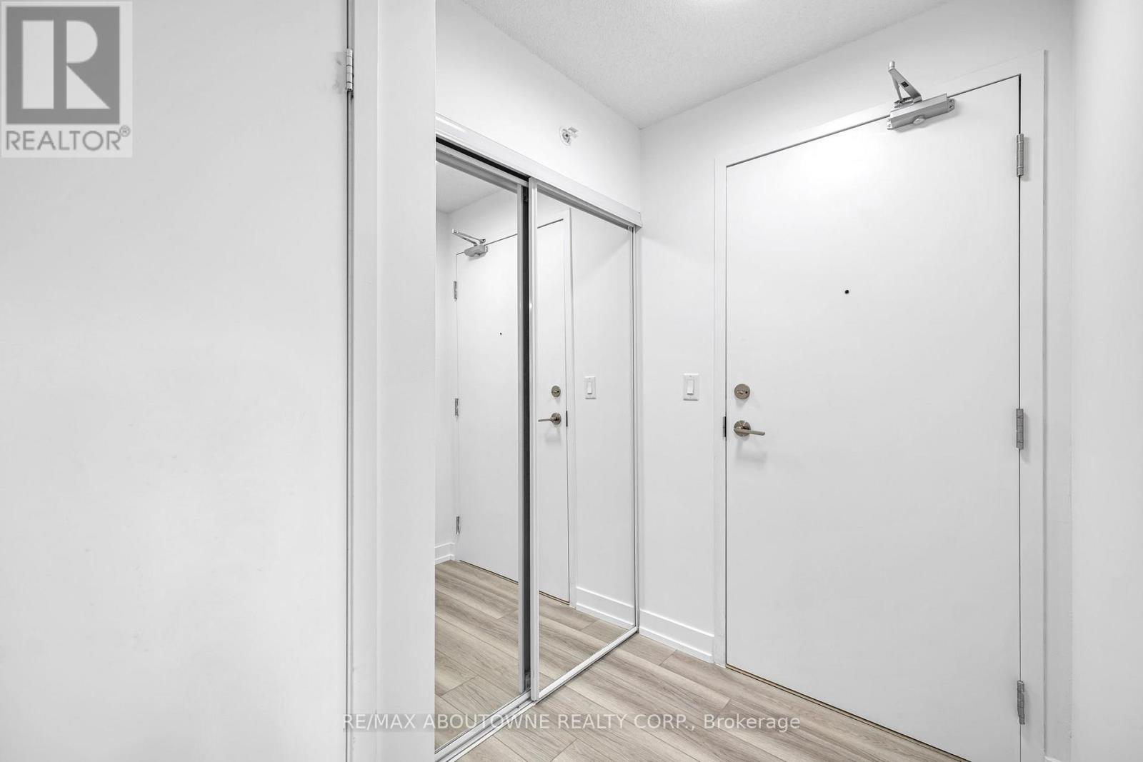 1105 - 1410 Dupont Street, Toronto, Ontario  M6H 0B6 - Photo 4 - W12062996