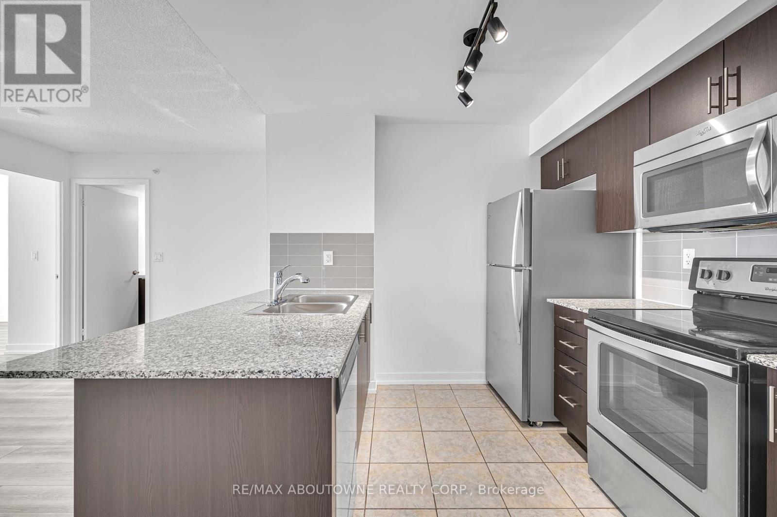1105 - 1410 Dupont Street, Toronto, Ontario  M6H 0B6 - Photo 6 - W12062996