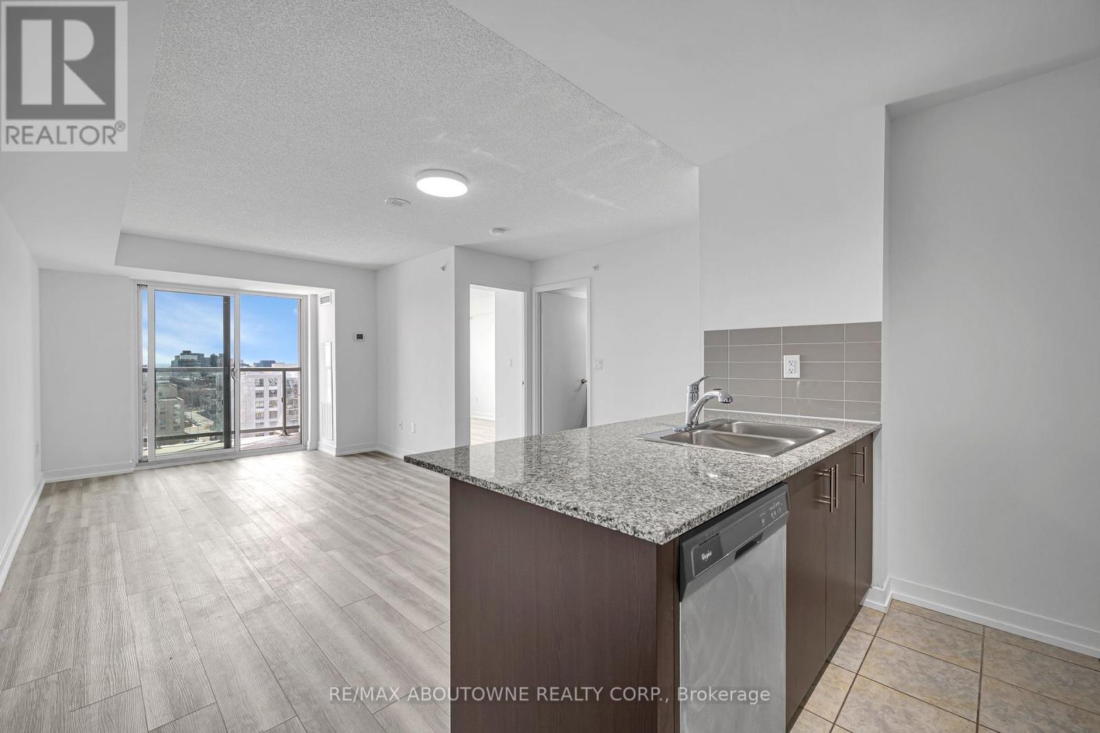 1105 - 1410 Dupont Street, Toronto, Ontario  M6H 0B6 - Photo 7 - W12062996