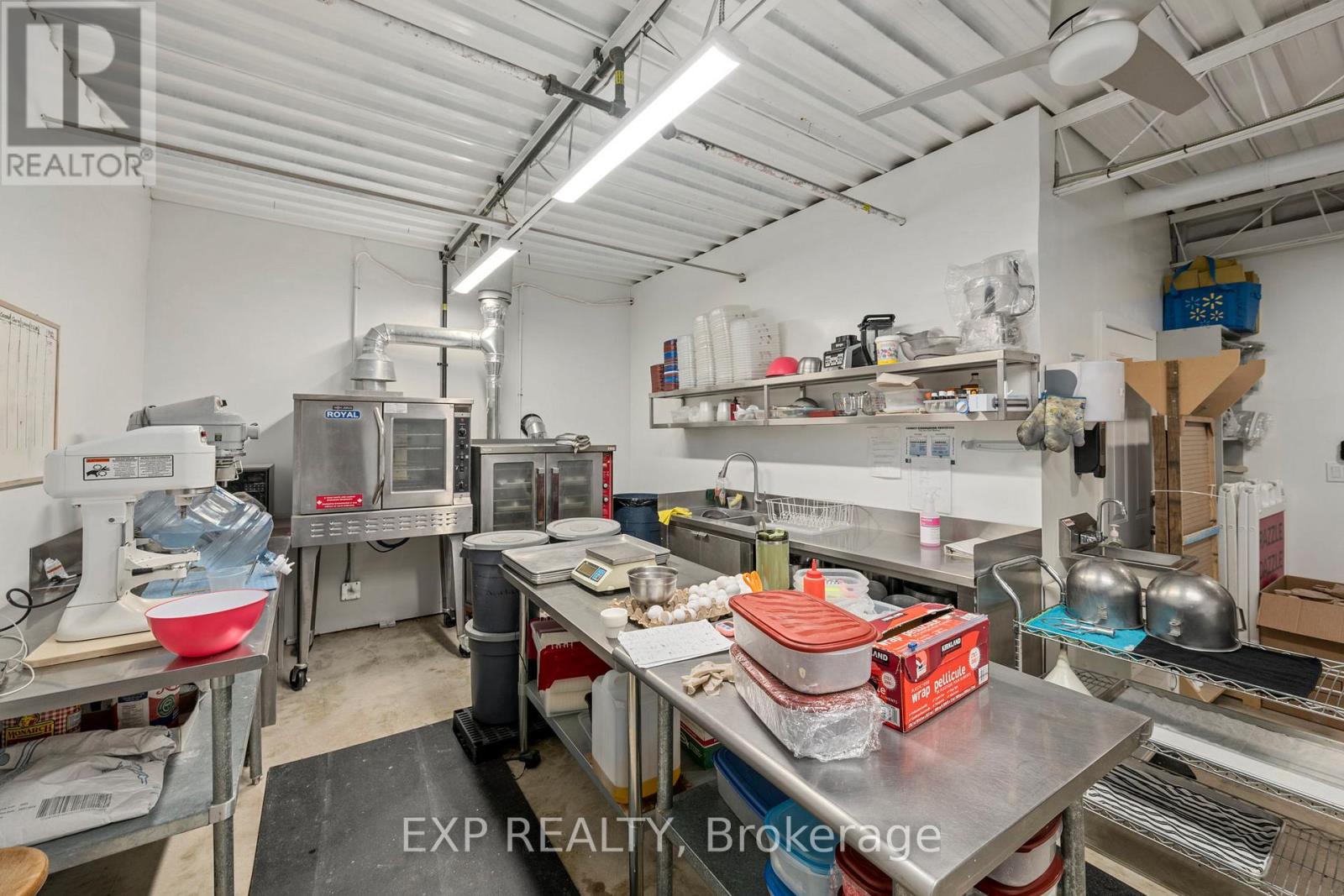 319 Springbank Drive, London South, Ontario  N6J 1G6 - Photo 14 - X12063030