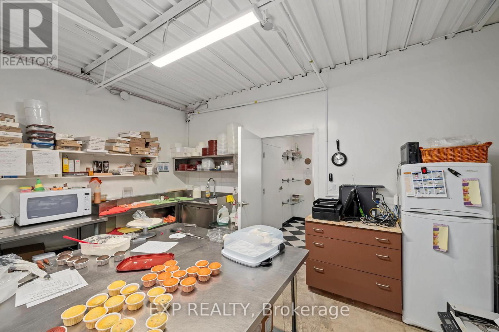 319 Springbank Drive, London South, Ontario  N6J 1G6 - Photo 17 - X12063030