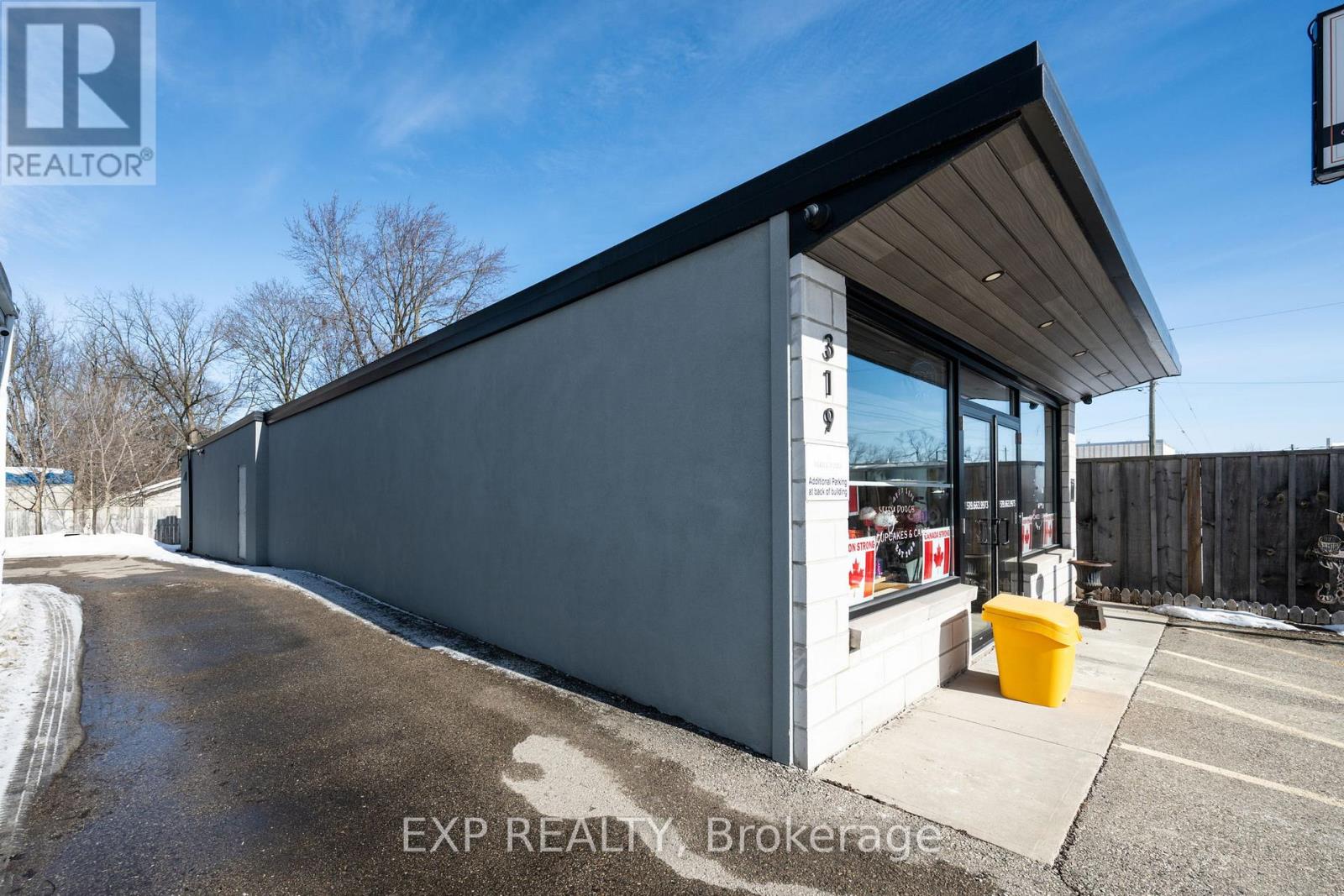 319 Springbank Drive, London South, Ontario  N6J 1G6 - Photo 3 - X12063030