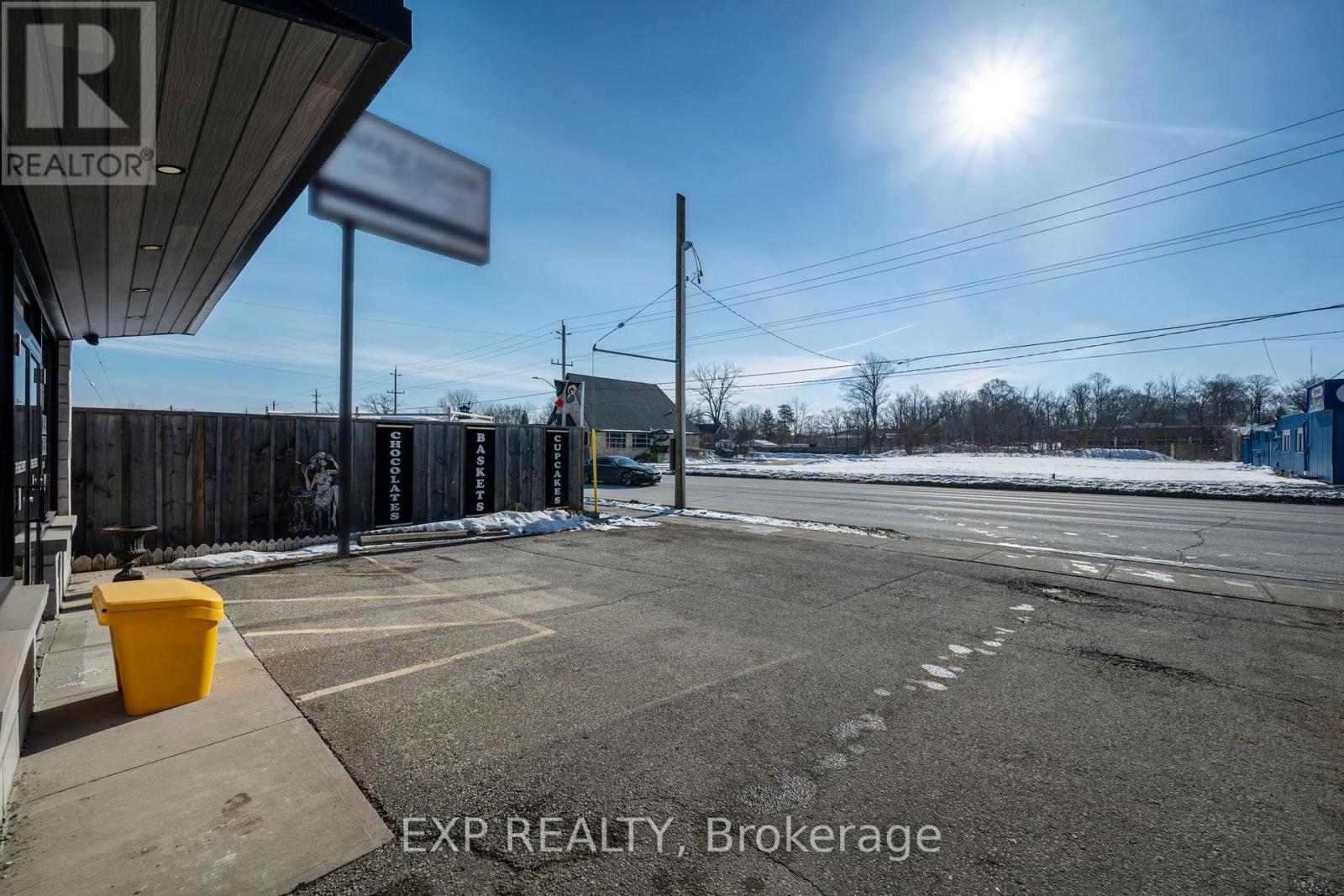 319 Springbank Drive, London South, Ontario  N6J 1G6 - Photo 4 - X12063030