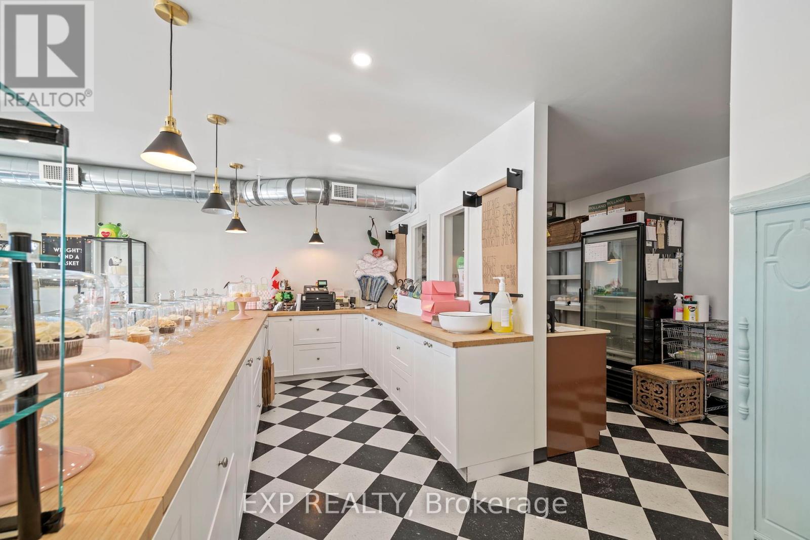 319 Springbank Drive, London South, Ontario  N6J 1G6 - Photo 6 - X12063030