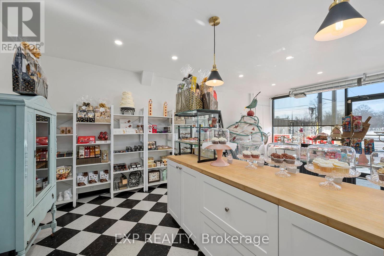 319 Springbank Drive, London South, Ontario  N6J 1G6 - Photo 8 - X12063030