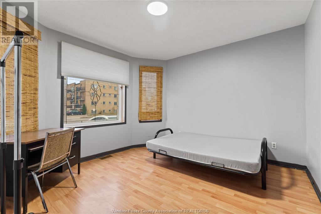 Property at 1920 UNIVERSITY AVENUE West image 5