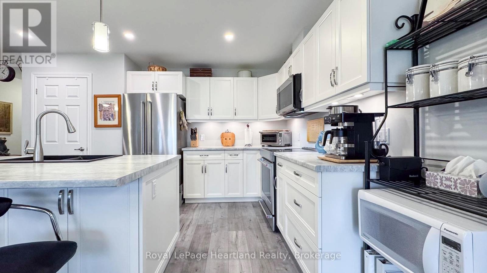 13 Lakebreeze Drive, Ashfield-Colborne-Wawanosh, Ontario  N7A 0C1 - Photo 7 - X12063063