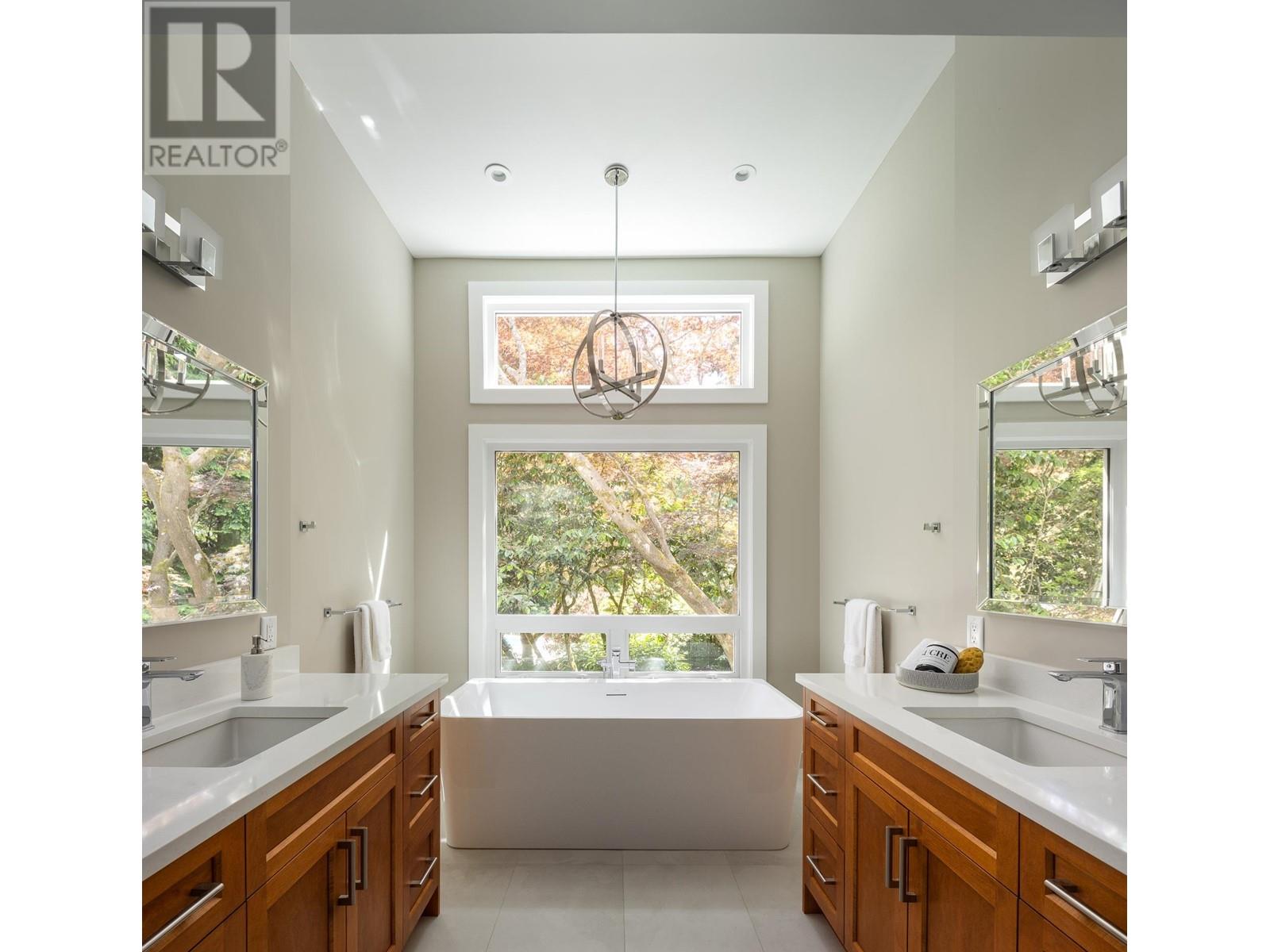 1640 Taylor Way, West Vancouver, British Columbia  V7S 1N4 - Photo 10 - R2986287