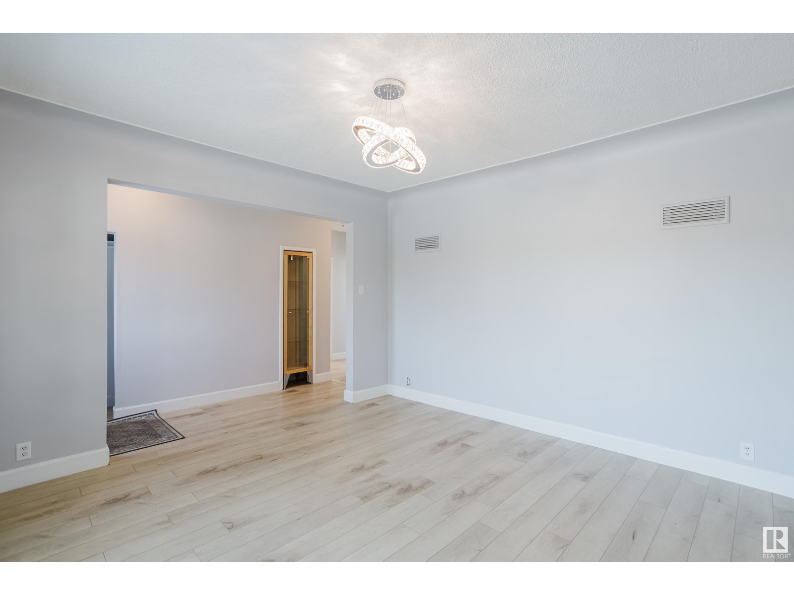 Property at 9547 87 ST NW image 4