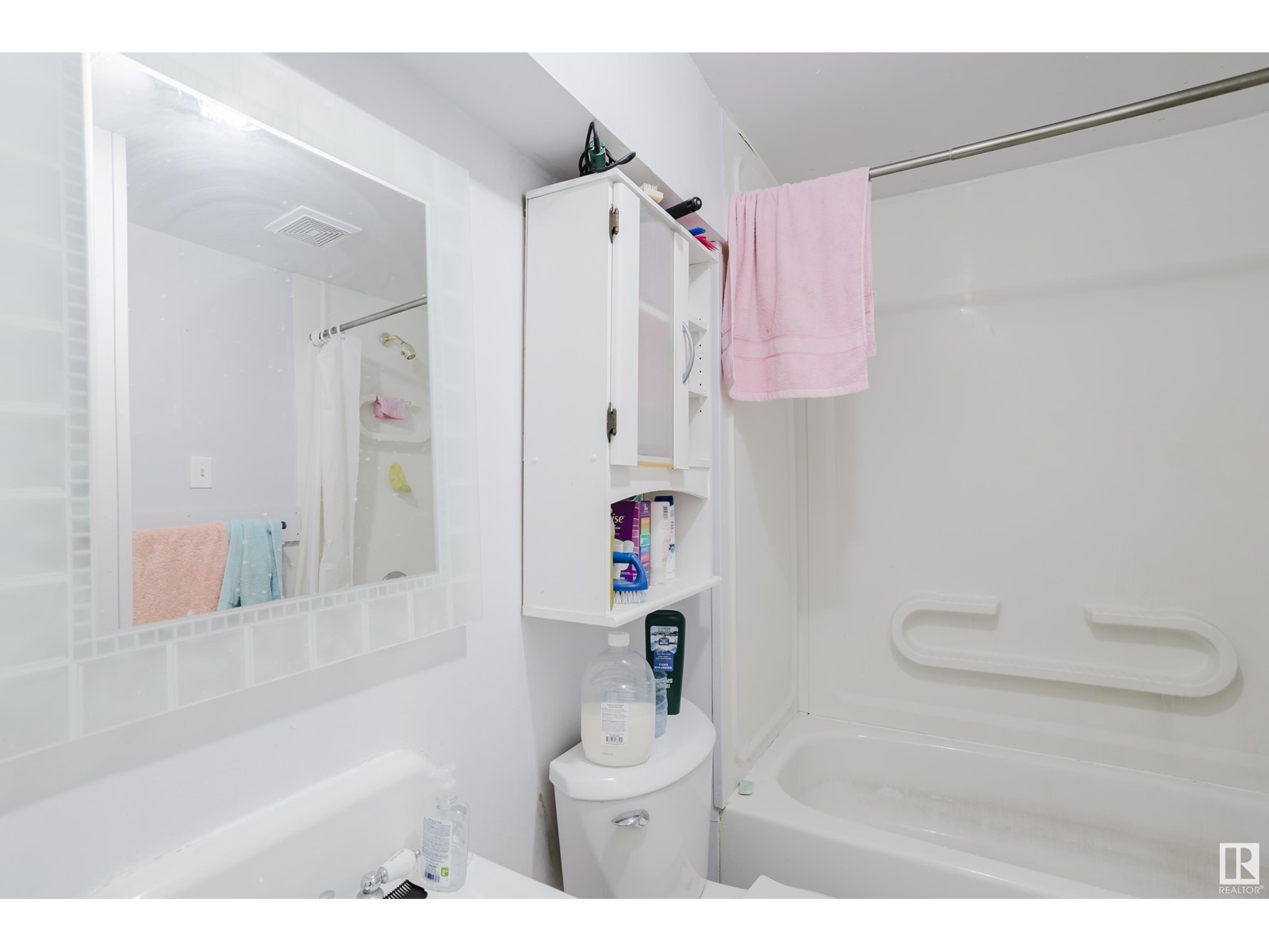 Property at 9547 87 ST NW image 3
