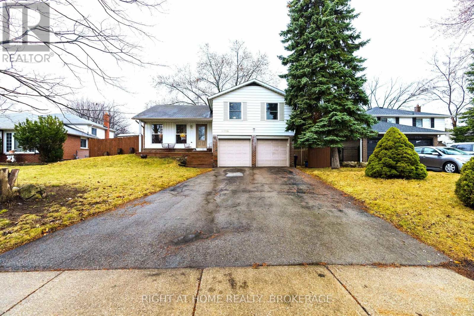 Property at 2518 FIFTH LINE LINE W image 1