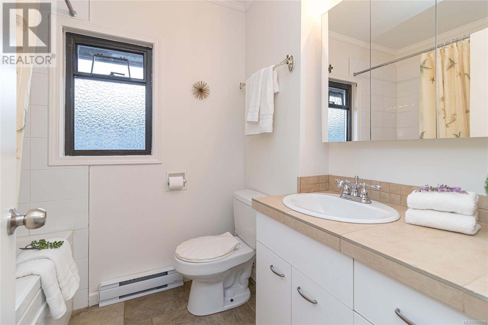 2013 Bowcott Pl, Sidney, British Columbia  V8L 5A1 - Photo 20 - 993108