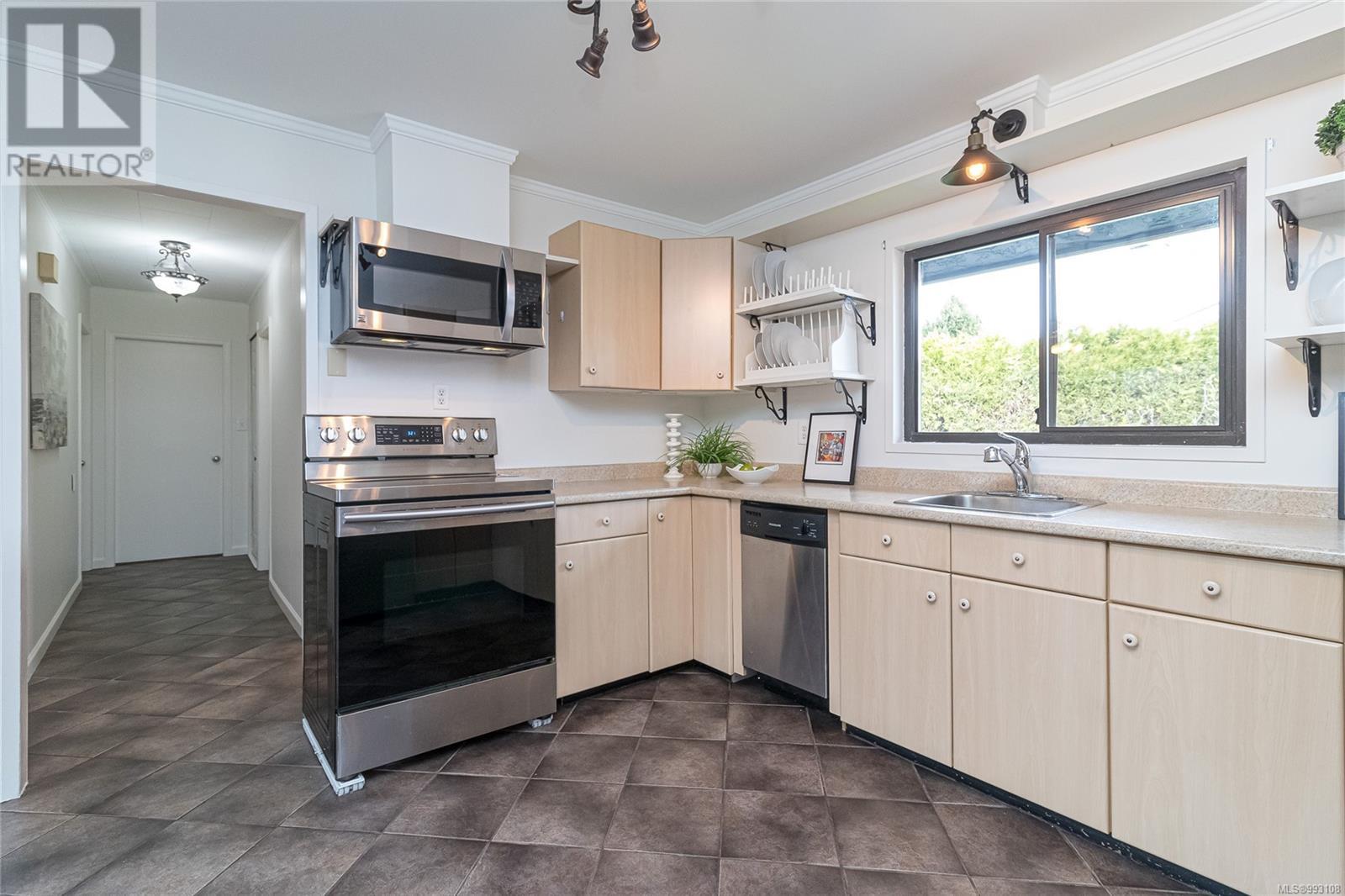2013 Bowcott Pl, Sidney, British Columbia  V8L 5A1 - Photo 10 - 993108