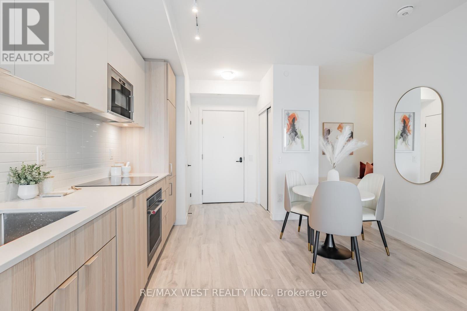 435 - 215 Lakeshore Road W, Mississauga, Ontario  L5H 0A7 - Photo 4 - W12063045
