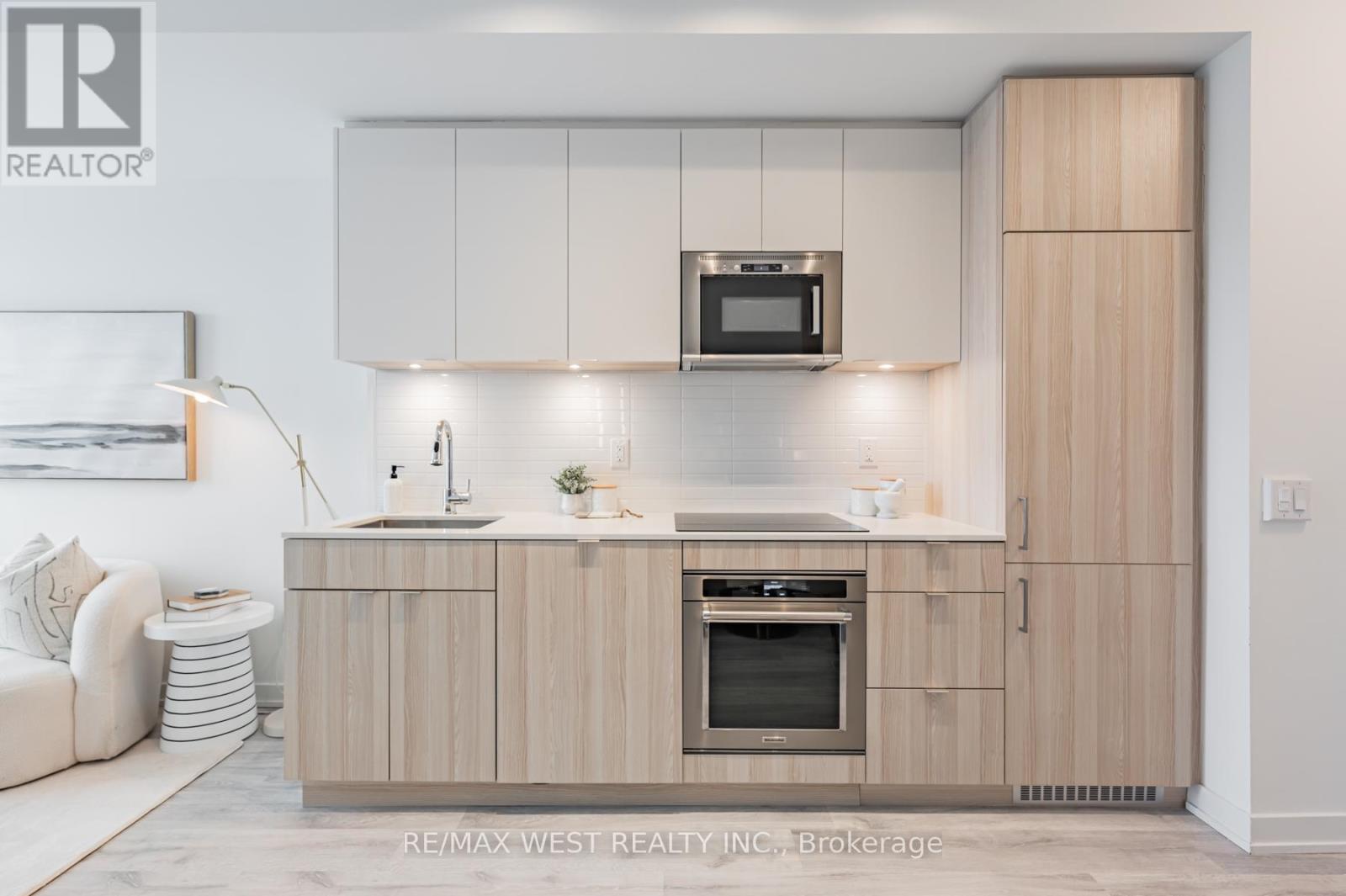 435 - 215 Lakeshore Road W, Mississauga, Ontario  L5H 0A7 - Photo 5 - W12063045