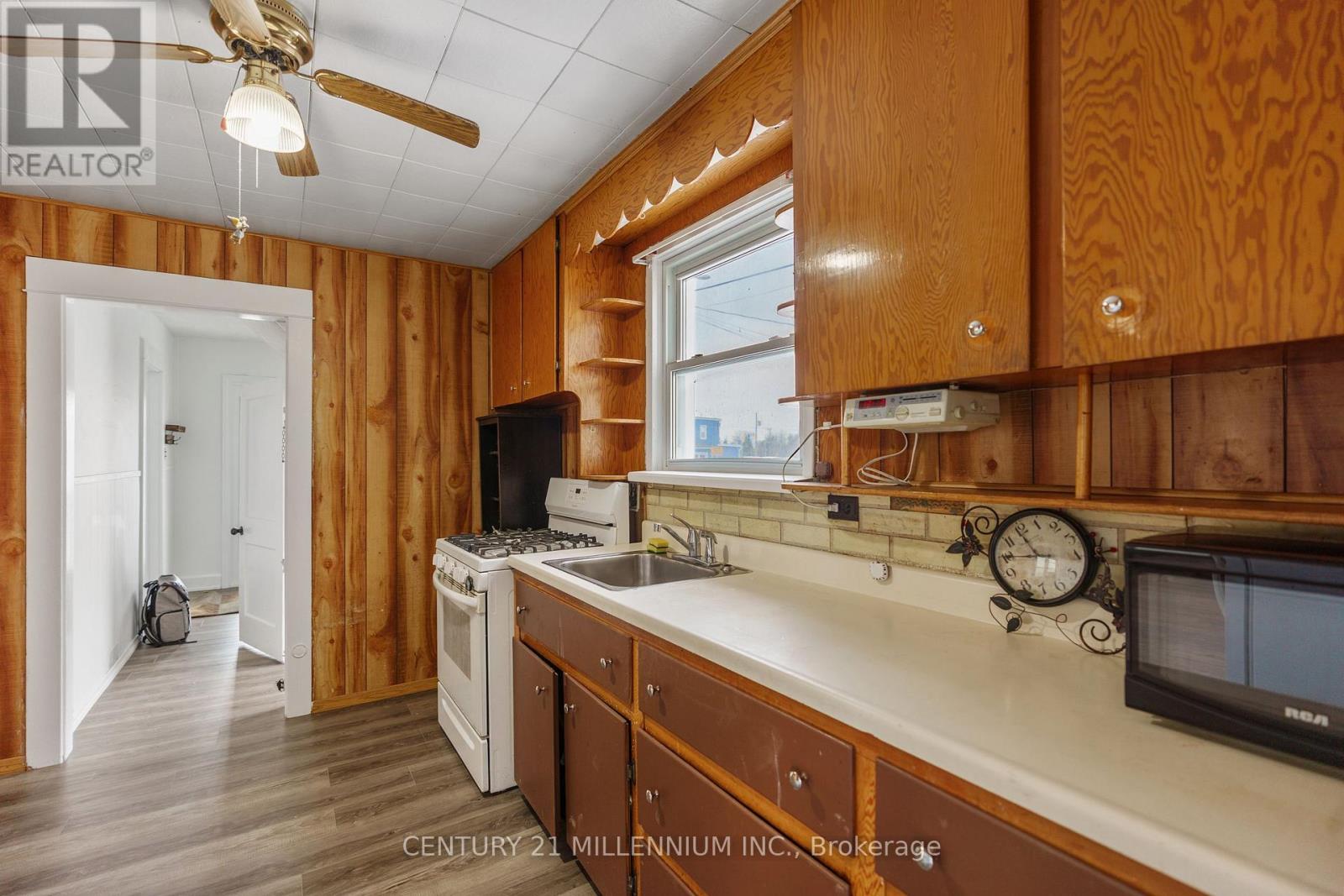 21 Bridge Street E, Port Colborne, Ontario  L3K 2G9 - Photo 14 - X12063052