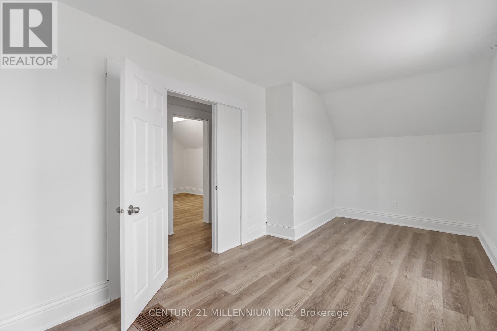 21 Bridge Street E, Port Colborne, Ontario  L3K 2G9 - Photo 20 - X12063052