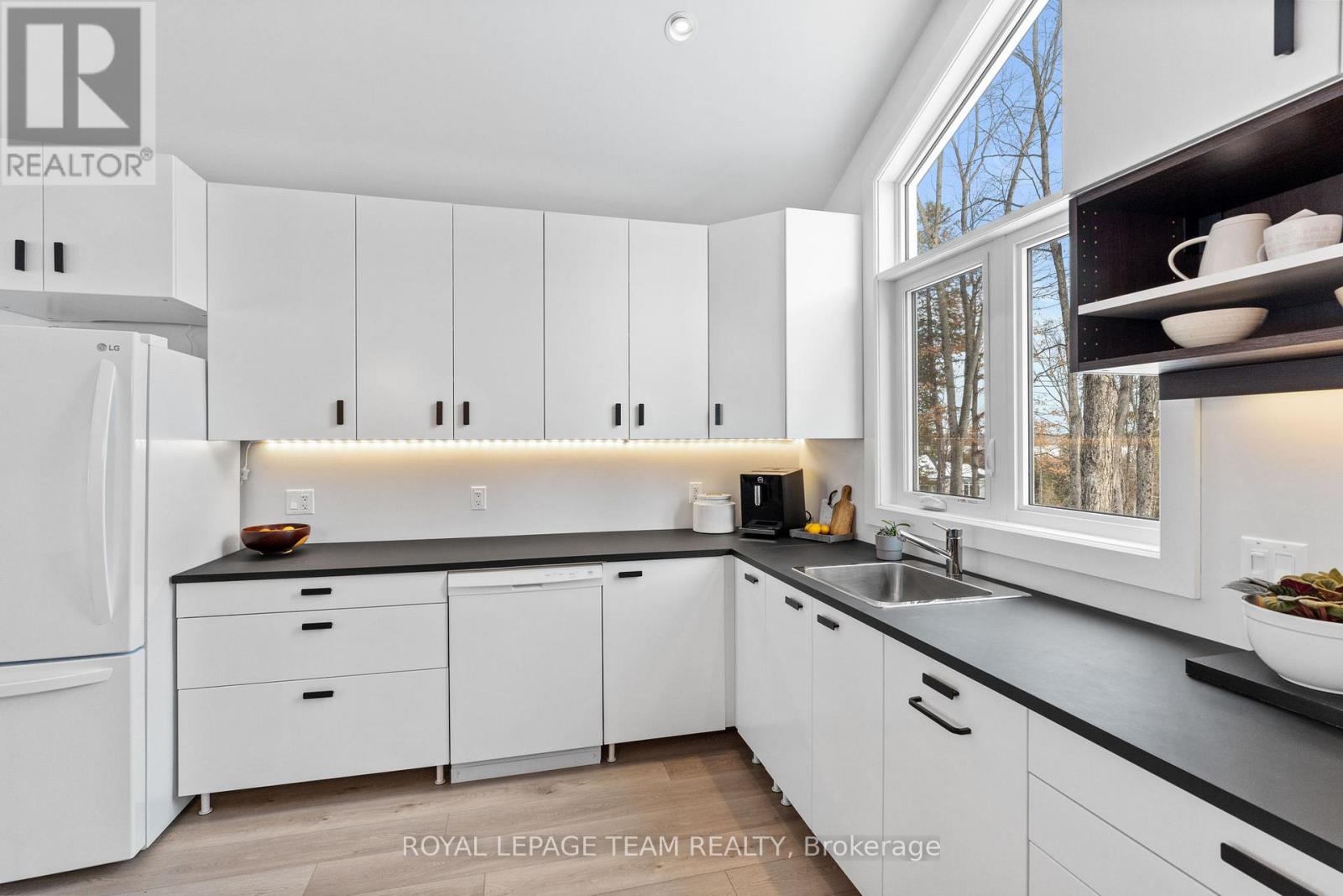 31 Morning Flight Court, Greater Madawaska, Ontario  K0J 1H0 - Photo 28 - X12063231