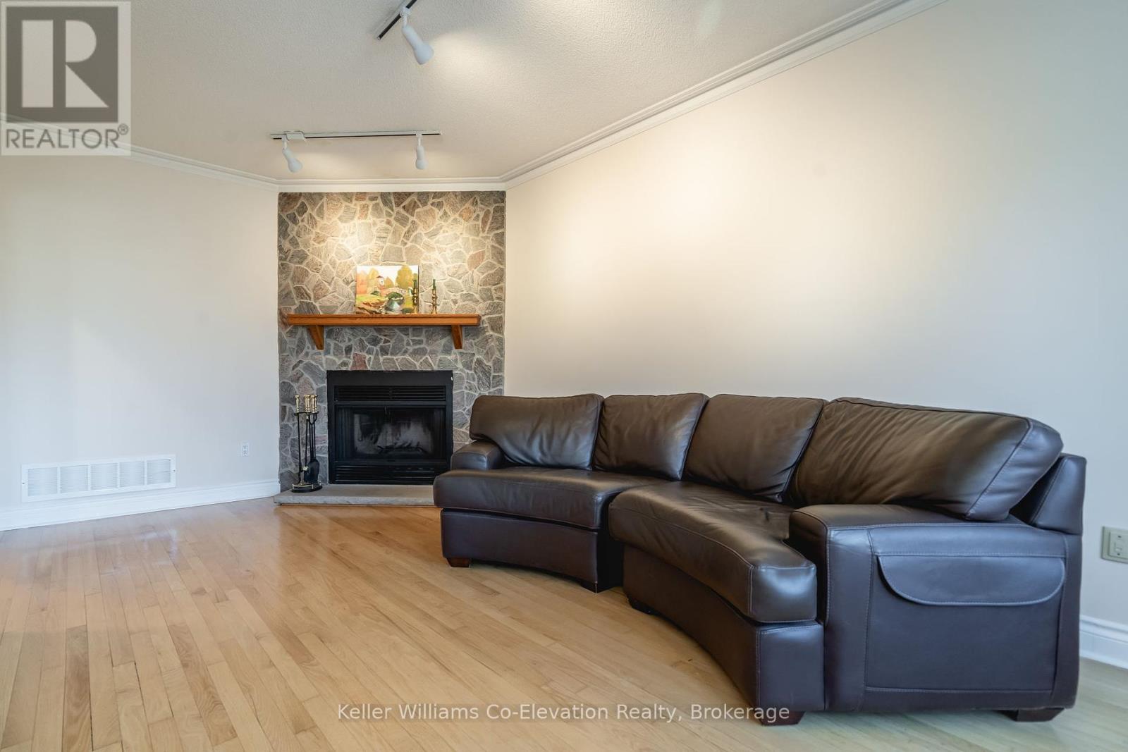 141 Larratt Lane, Richmond Hill, Ontario  L4C 0E6 - Photo 13 - N12063088
