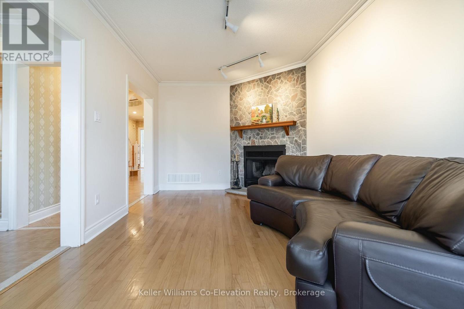 141 Larratt Lane, Richmond Hill, Ontario  L4C 0E6 - Photo 14 - N12063088