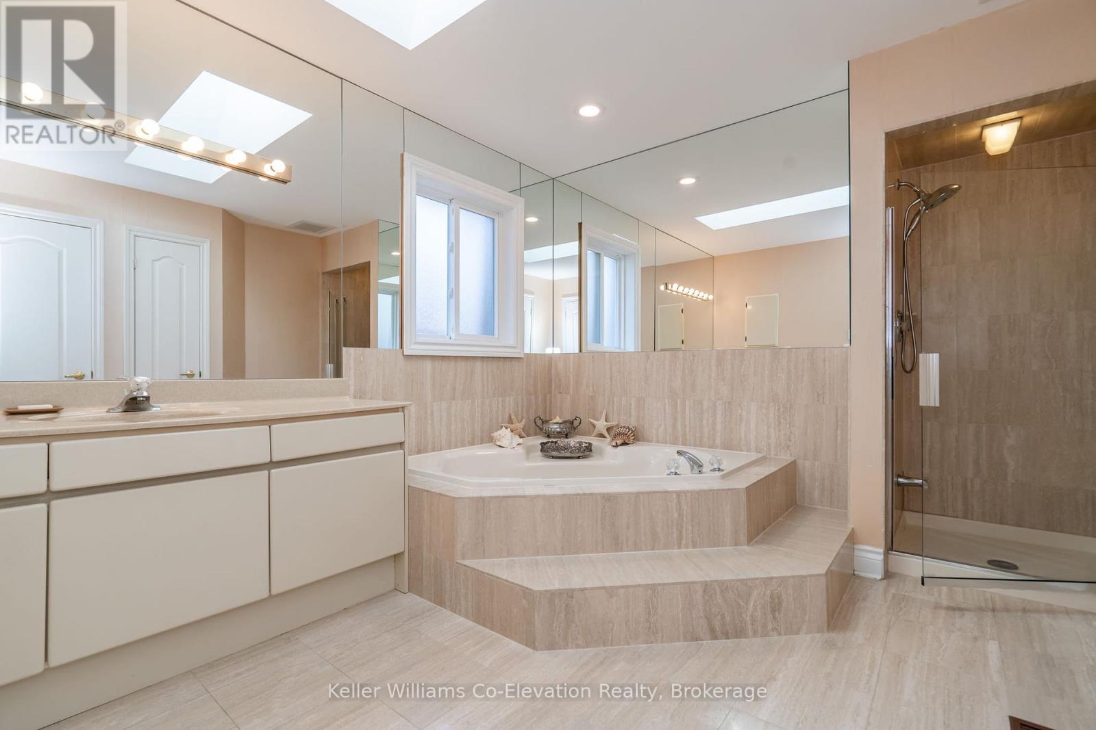 141 Larratt Lane, Richmond Hill, Ontario  L4C 0E6 - Photo 28 - N12063088