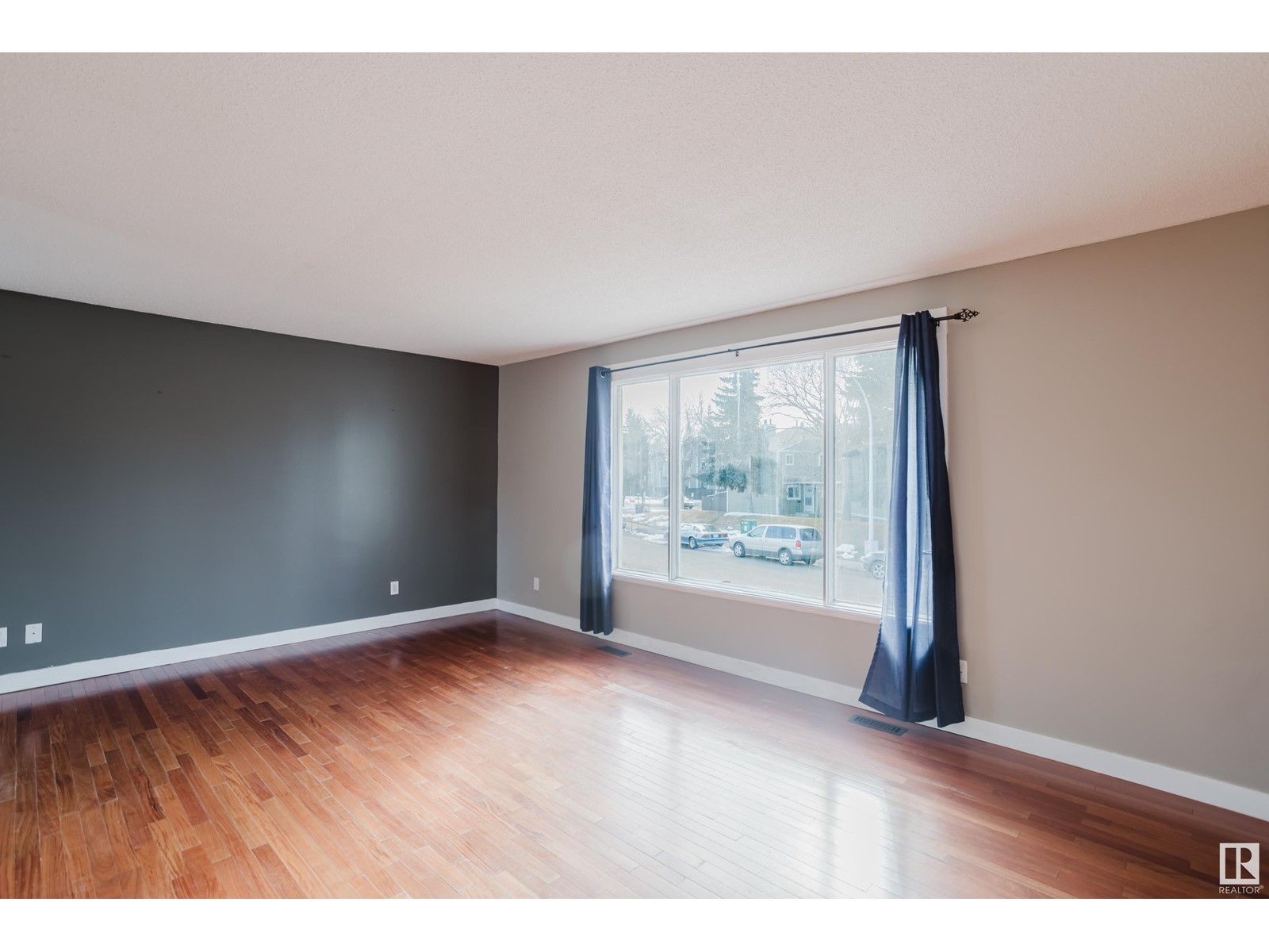 Property at 1835 56 ST NW NW image 3