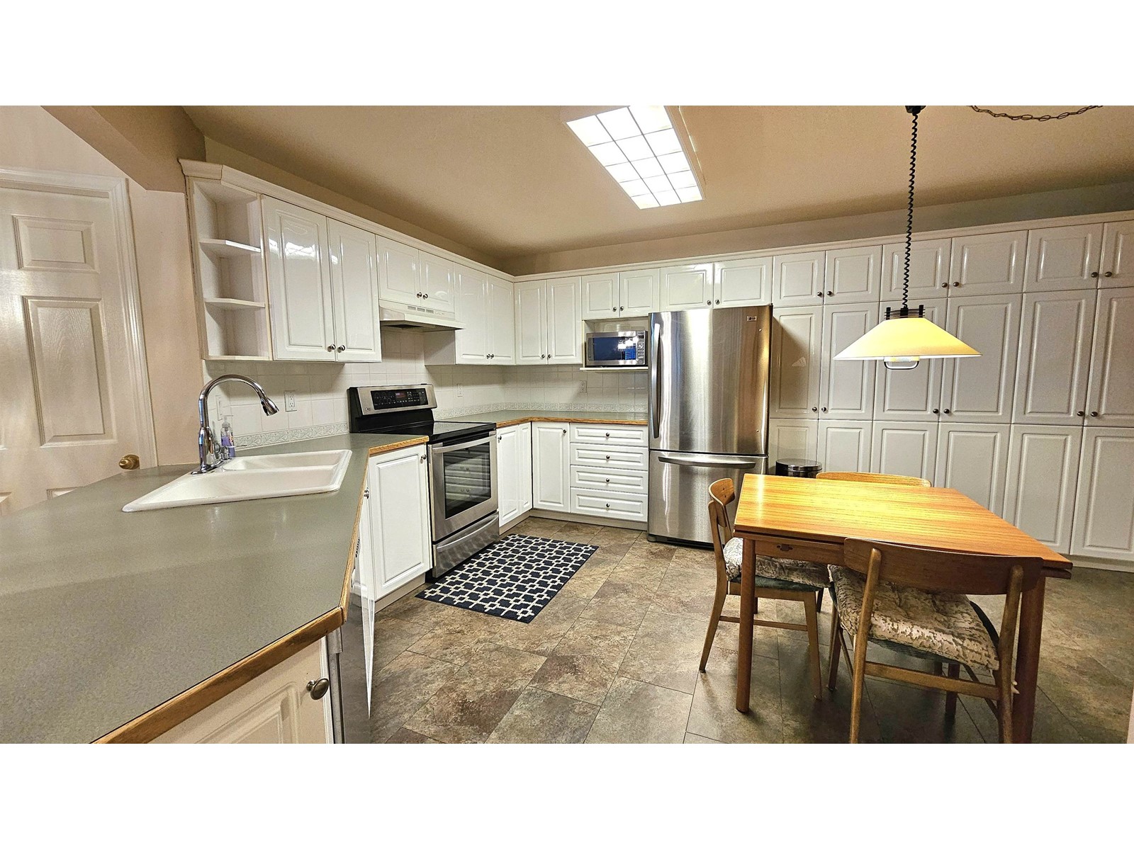 308 6557 121 Street, Surrey, British Columbia  V3W 1E7 - Photo 3 - R2986242