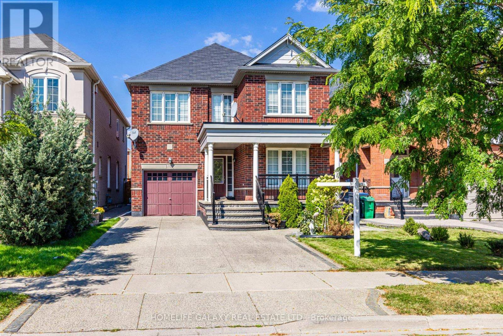 12 Snapdragon Square, Brampton, Ontario  L6P 3K4 - Photo 2 - W12063171