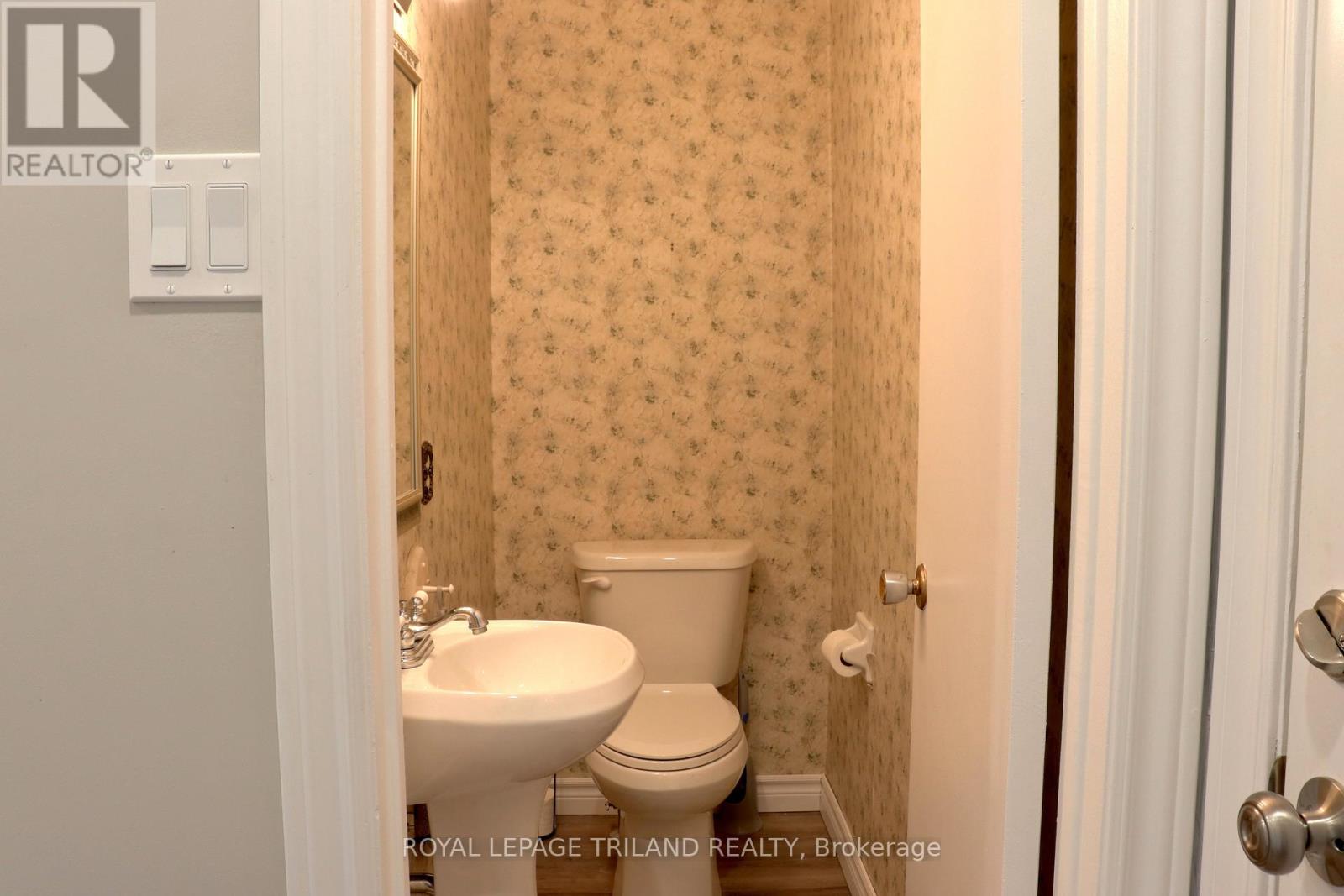 96 Elvira Crescent, London South, Ontario  N6E 2P5 - Photo 10 - X12063310