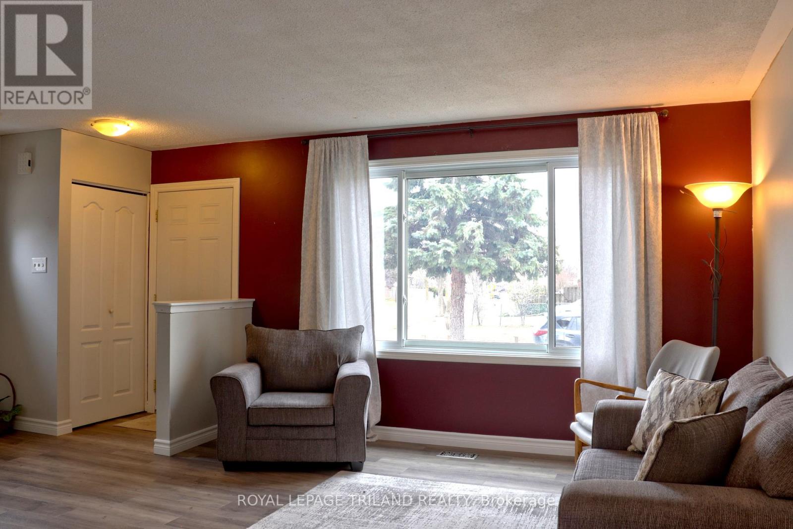 Property at 96 ELVIRA CRESCENT image 4
