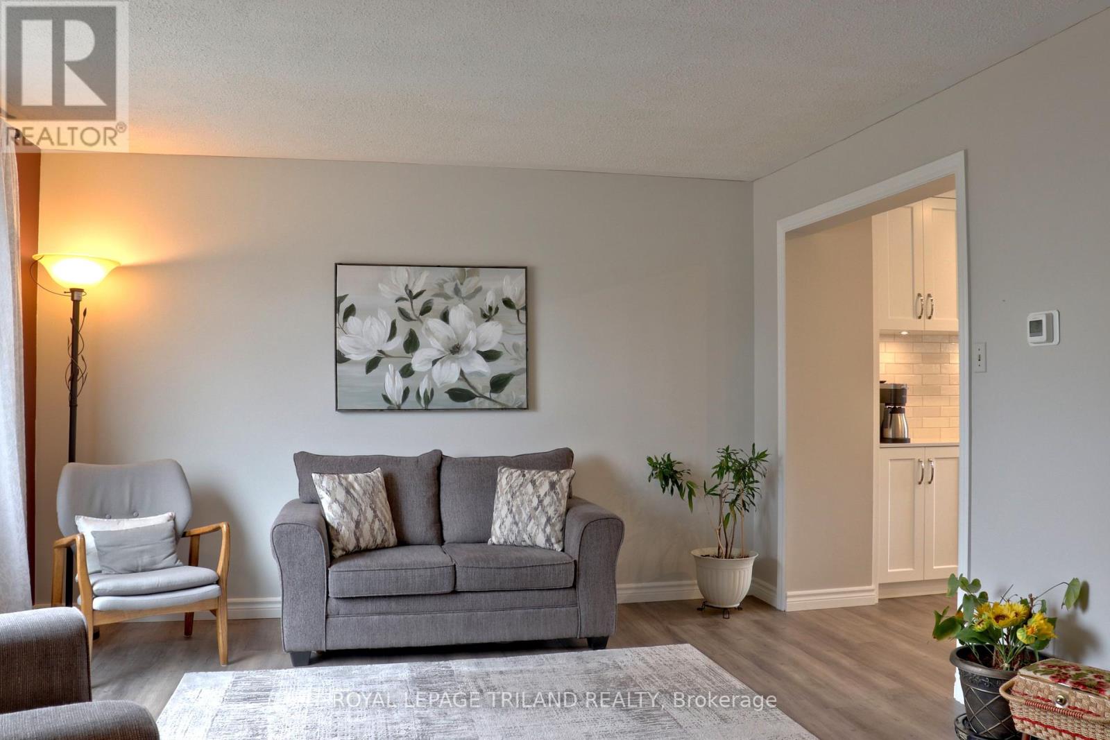 96 Elvira Crescent, London South, Ontario  N6E 2P5 - Photo 3 - X12063310