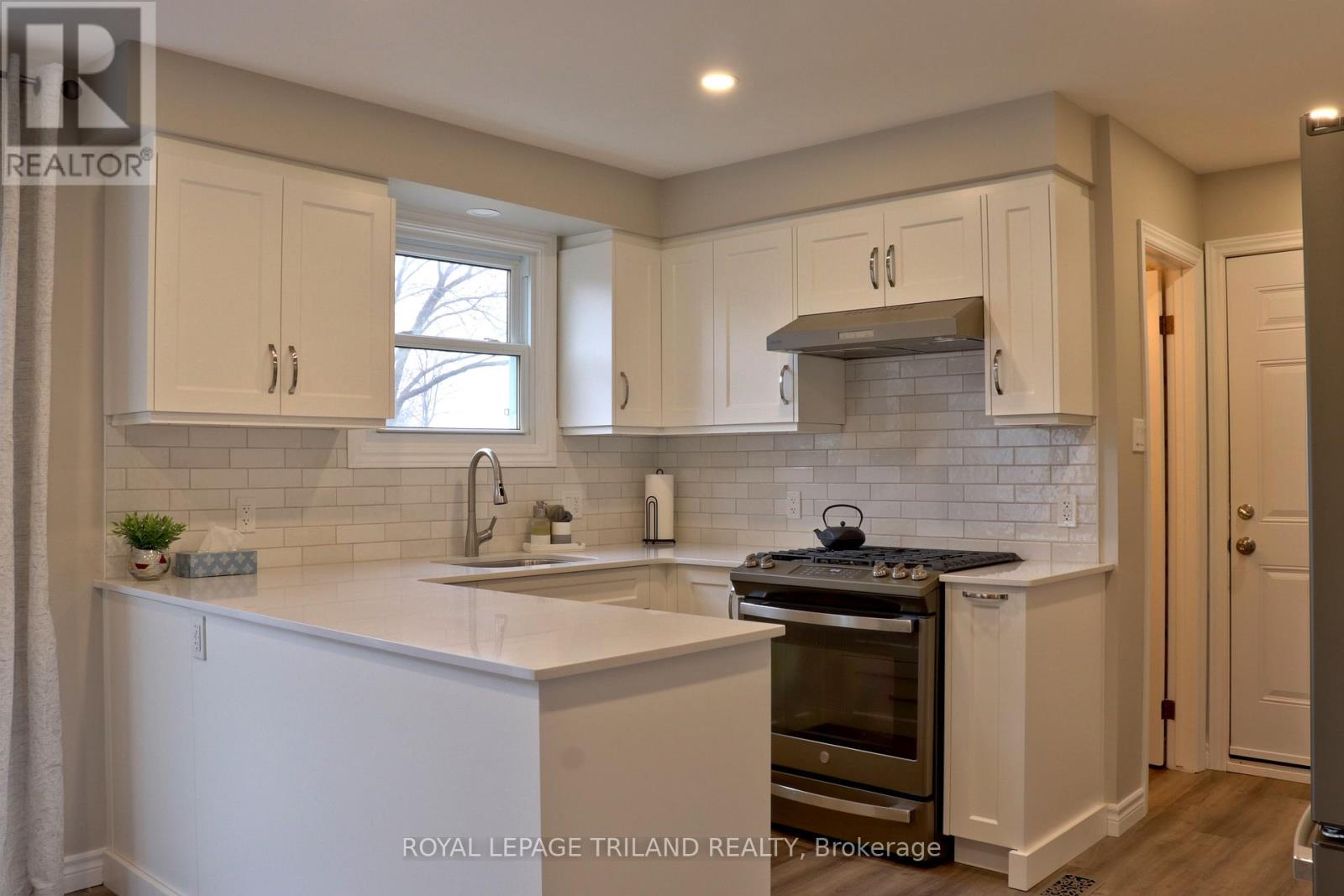 96 Elvira Crescent, London South, Ontario  N6E 2P5 - Photo 4 - X12063310