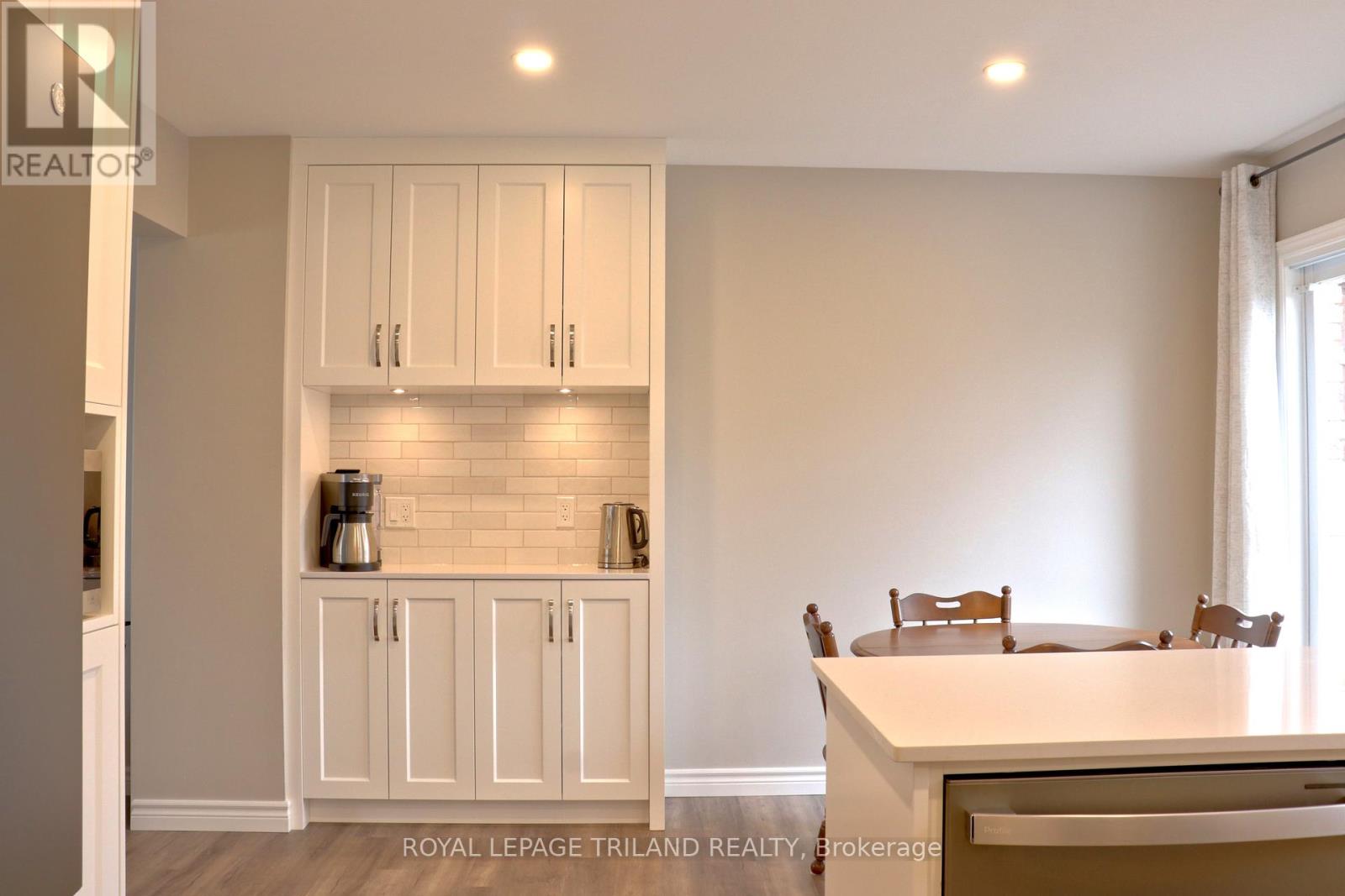 96 Elvira Crescent, London South, Ontario  N6E 2P5 - Photo 6 - X12063310