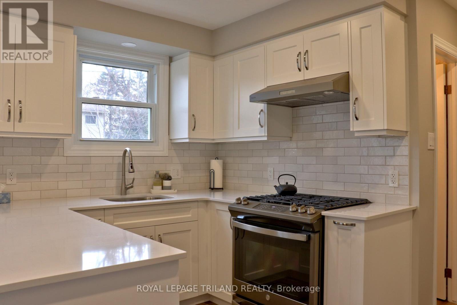 96 Elvira Crescent, London South, Ontario  N6E 2P5 - Photo 7 - X12063310