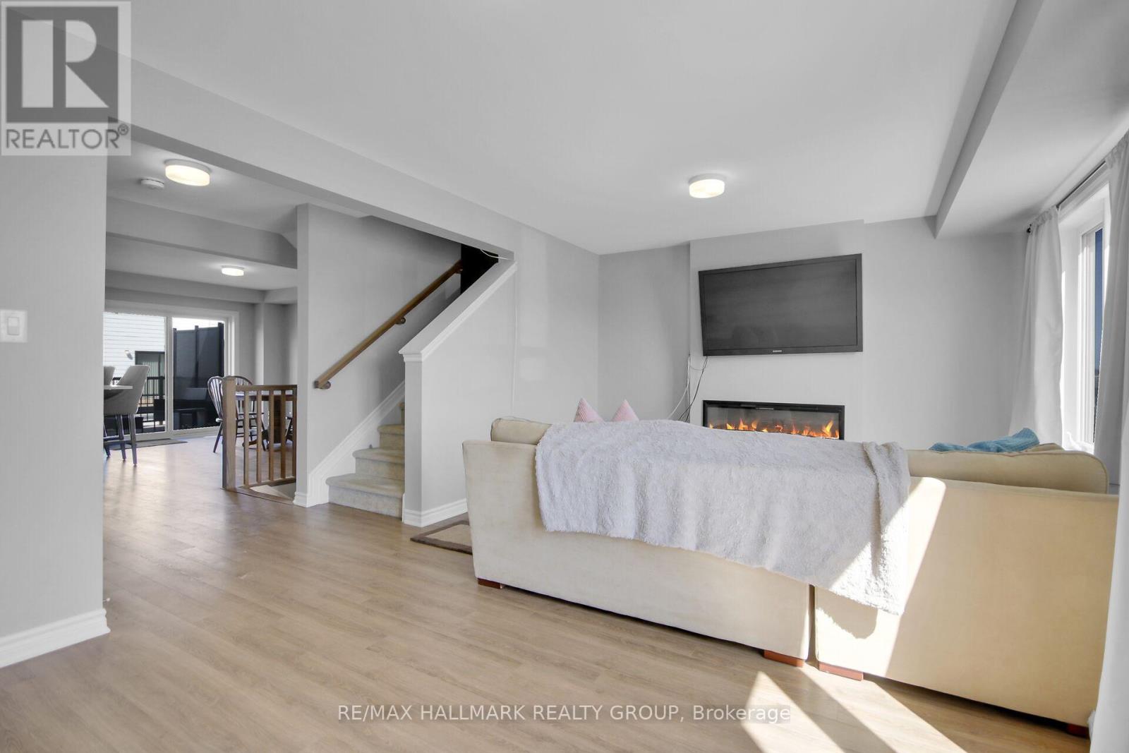 92 Kyanite Lane, Ottawa, Ontario  K2J 7B4 - Photo 17 - X12063306