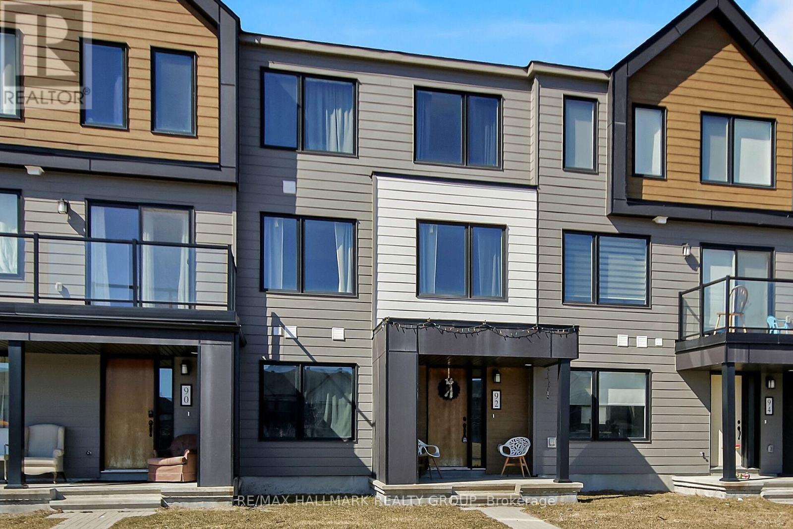 92 Kyanite Lane, Ottawa, Ontario  K2J 7B4 - Photo 2 - X12063306