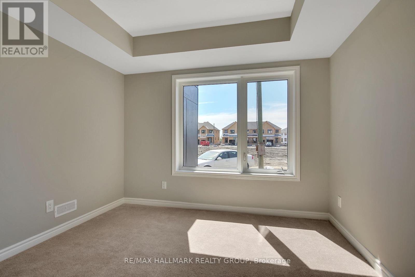 92 Kyanite Lane, Ottawa, Ontario  K2J 7B4 - Photo 6 - X12063306