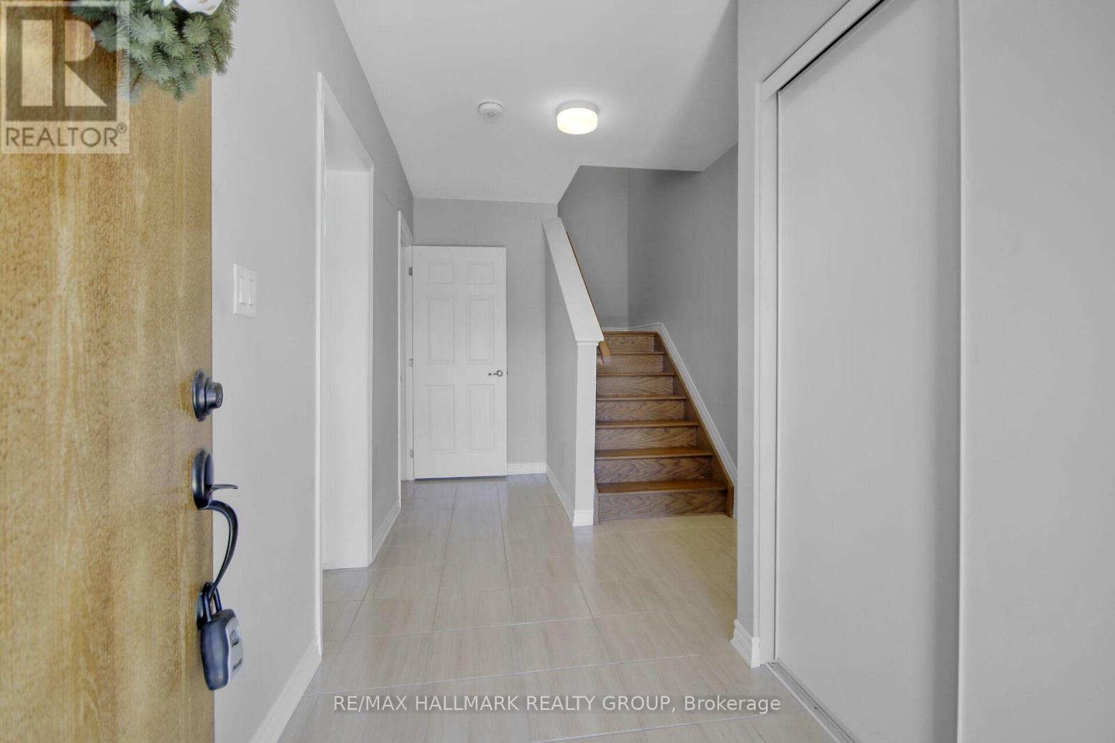 92 Kyanite Lane, Ottawa, Ontario  K2J 7B4 - Photo 9 - X12063306