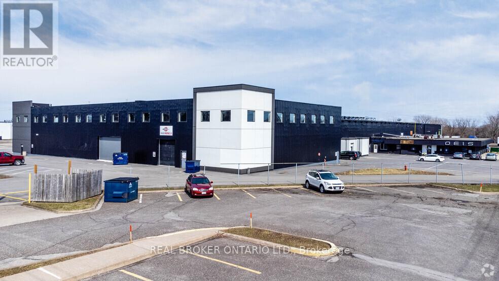 9 - 4256 Carroll Avenue, Niagara Falls, Ontario  L2E 7J2 - Photo 1 - X12063305