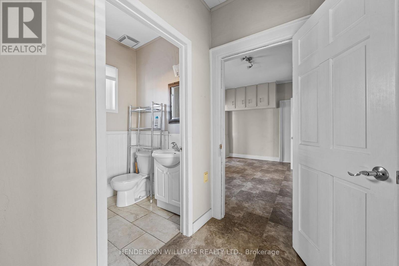 1 Lake Street E, Prince Edward County, Ontario  K0K 2T0 - Photo 38 - X12063314