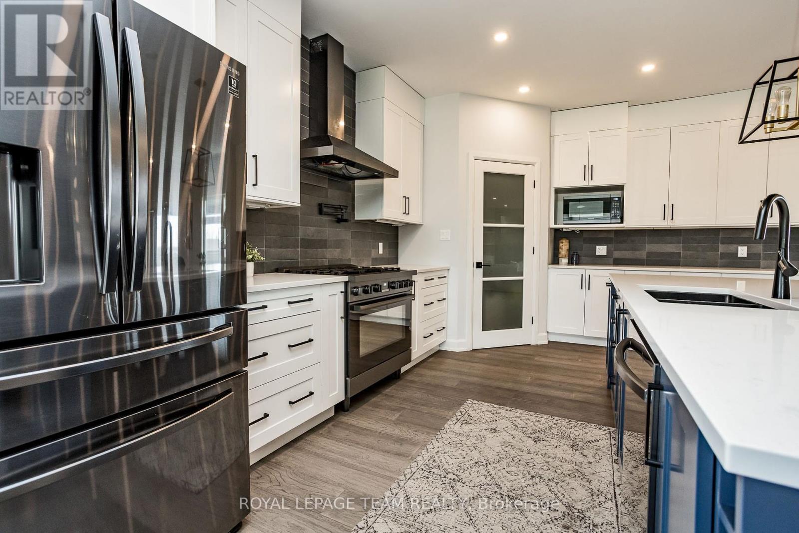 5758 Fernbank Road, Ottawa, Ontario  K2S 1B6 - Photo 10 - X12063432
