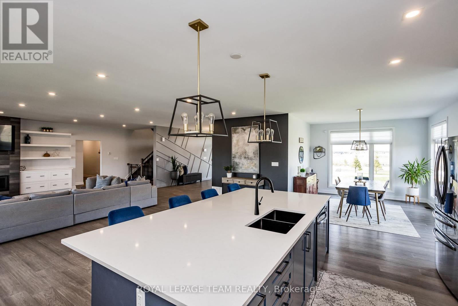 5758 Fernbank Road, Ottawa, Ontario  K2S 1B6 - Photo 11 - X12063432